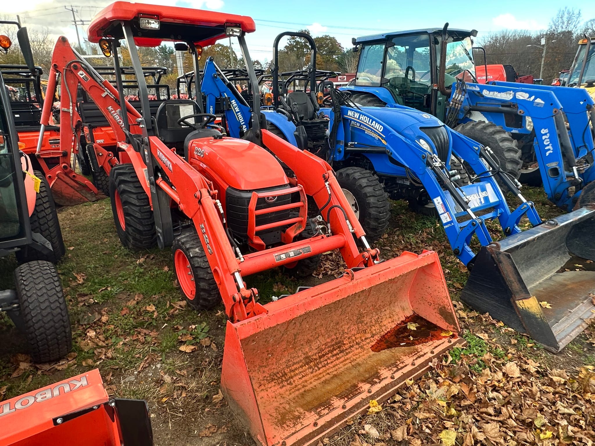 TRACTOR-LOADER-BACKHOE, KUBOTA B26