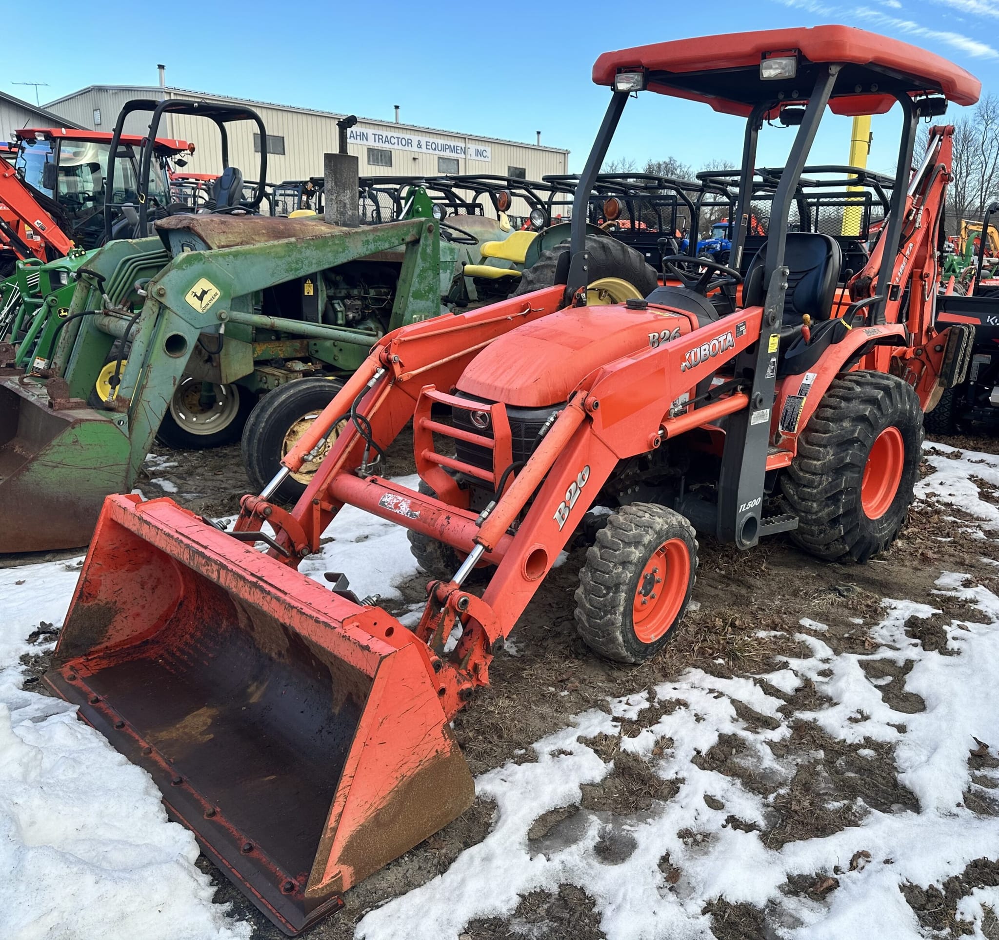 TRACTOR-LOADER-BACKHOE, KUBOTA B26