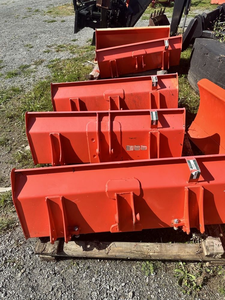 BUCKETS-OLD STOCK; KUBOTA BX1618