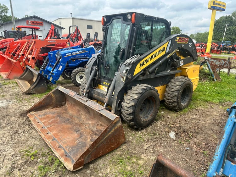 SKID STEER; NEW HOLLAND L228